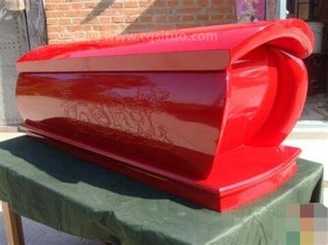 梦见红棺材是什么征兆 梦见红棺材的寓意