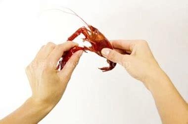 小龙虾的吃法剥法图解