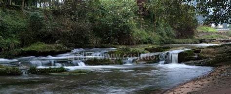 水沟汩汩是什么意思