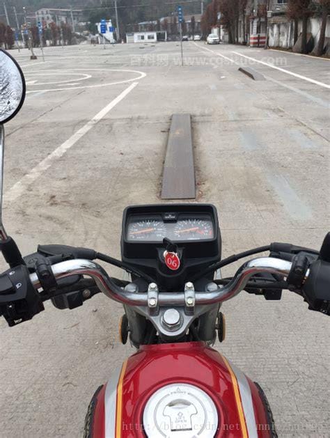 摩托车怎么过单边桥