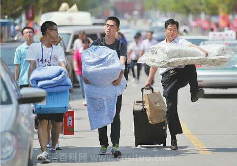 新生报到被当成家长及新生报到被当成家长怎么办