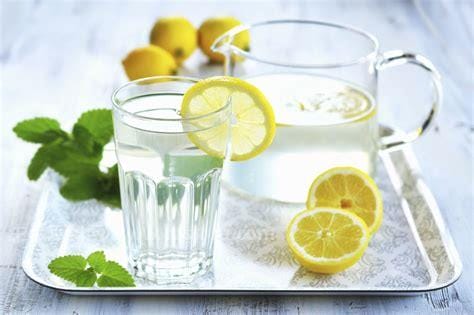柠檬加盐泡水喝有什么效果，生津解暑