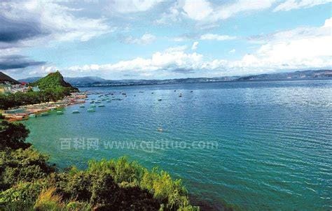 中国最大的湖，是青海湖(长105公里/