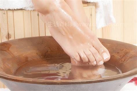泡脚用什么把体内的寒气和湿气排出，用艾草／花椒／藏红花／生姜优质