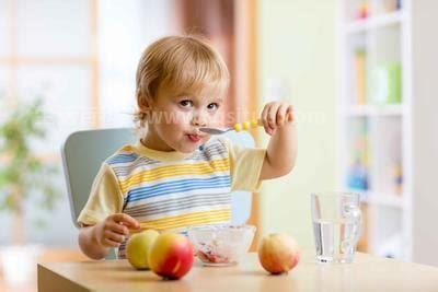 科普一下：孩子积食吃煮苹果快速消食