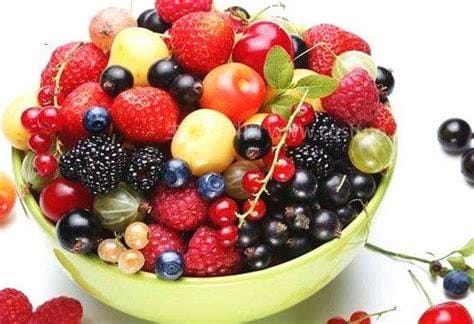 5种最补血的水果，分别是甘蔗／葡萄／龙