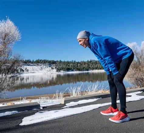 冬天跑步怎么热身，进行简单的拉伸热身,#来年再“健”#冬天如何运动减肥最快优质