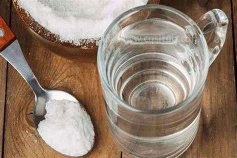 淡盐水的正确喝法及最佳时间,清晨起来喝杯盐水有什么好处