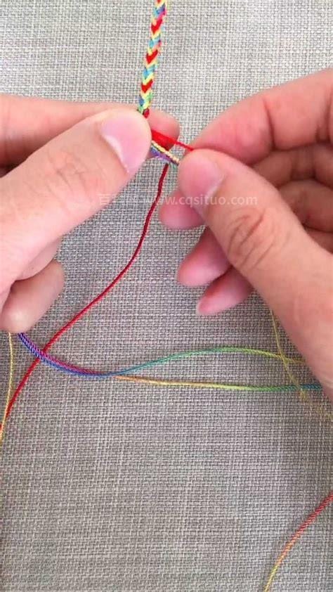 五彩绳编织方法，主线对折后进行穿孔拉直