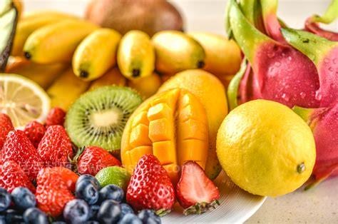 新冠病毒感染不能吃的水果，拉肚子不适合吃梨/荔技当心生痰(5种新鲜水果)
