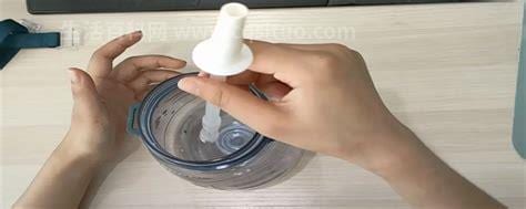 大肚杯塑料吸管如何安装教程详解，塑料软管要接进硬塑料吸管的下方